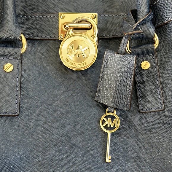 Michael Kors Navy Excellent Cond Large Hamilton Tote/ MK Dust Bag included - Picture 14 of 16